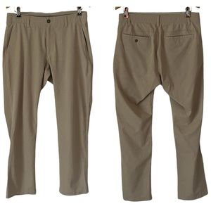 Under Armour Tan/Khaki Perforated Activewear Dress Golf Pants Men’s Size 34/32